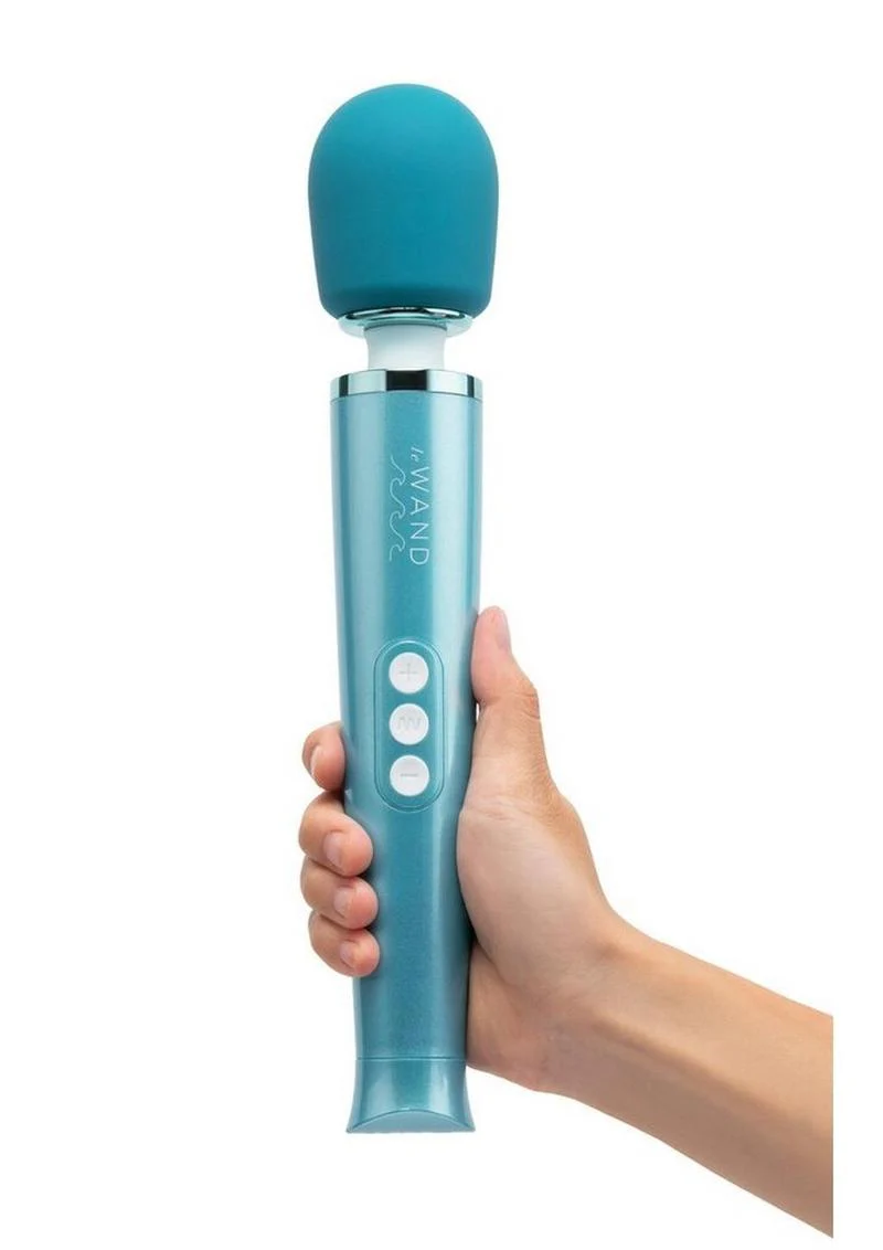 Le Wand Dive Submersible Rechargeable Silicone Vibrating Massager - Image 4